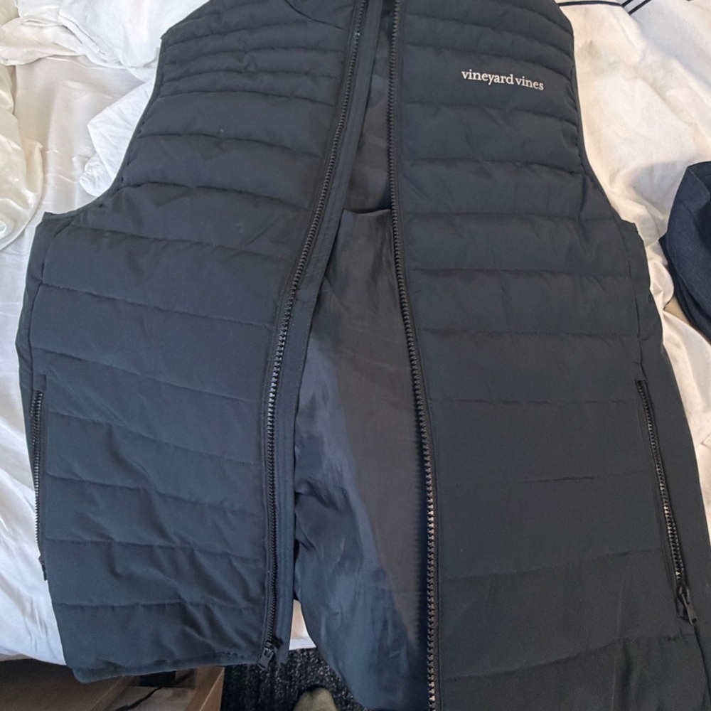 Vineyard Vines Men's Dark Gray Quilted Vest